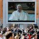 Papa Francisco faz oração pela primeira vez via internet